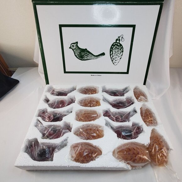 Vintage Frosted Cardinal & Pinecone Clip-On Christmas light covers Set Of 18 - Picture 12 of 13